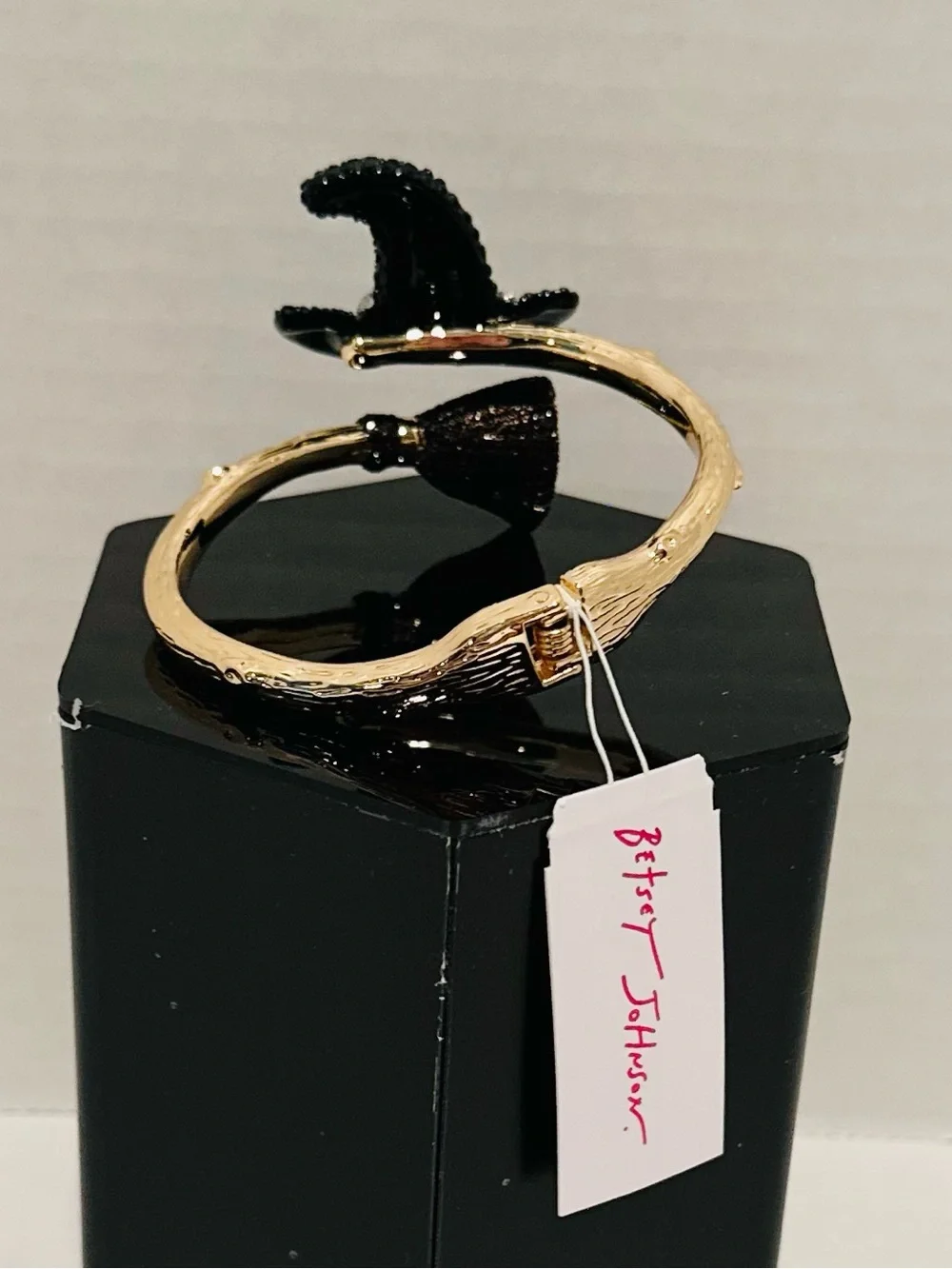 Betsey Johnson NWT Black Crystal Witch Hat Bypass Bracelet